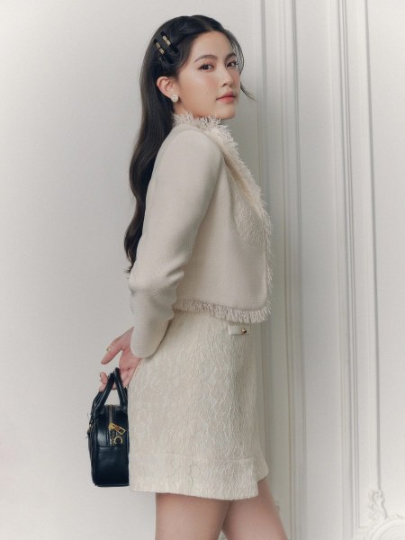 Áo khoác tweed kem dáng lửng