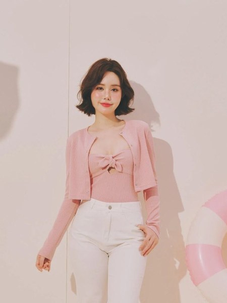 Quần jeans trắng ống loe