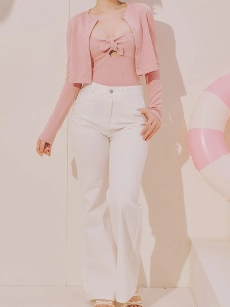 Quần jeans trắng ống loe