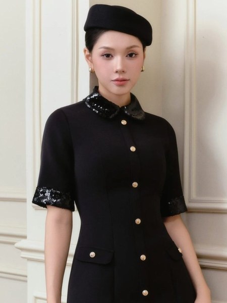 Váy liền thân chữ A cổ bẻ đính cúc
