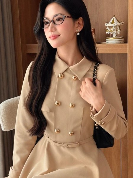 Váy dạ be cổ vest dáng A