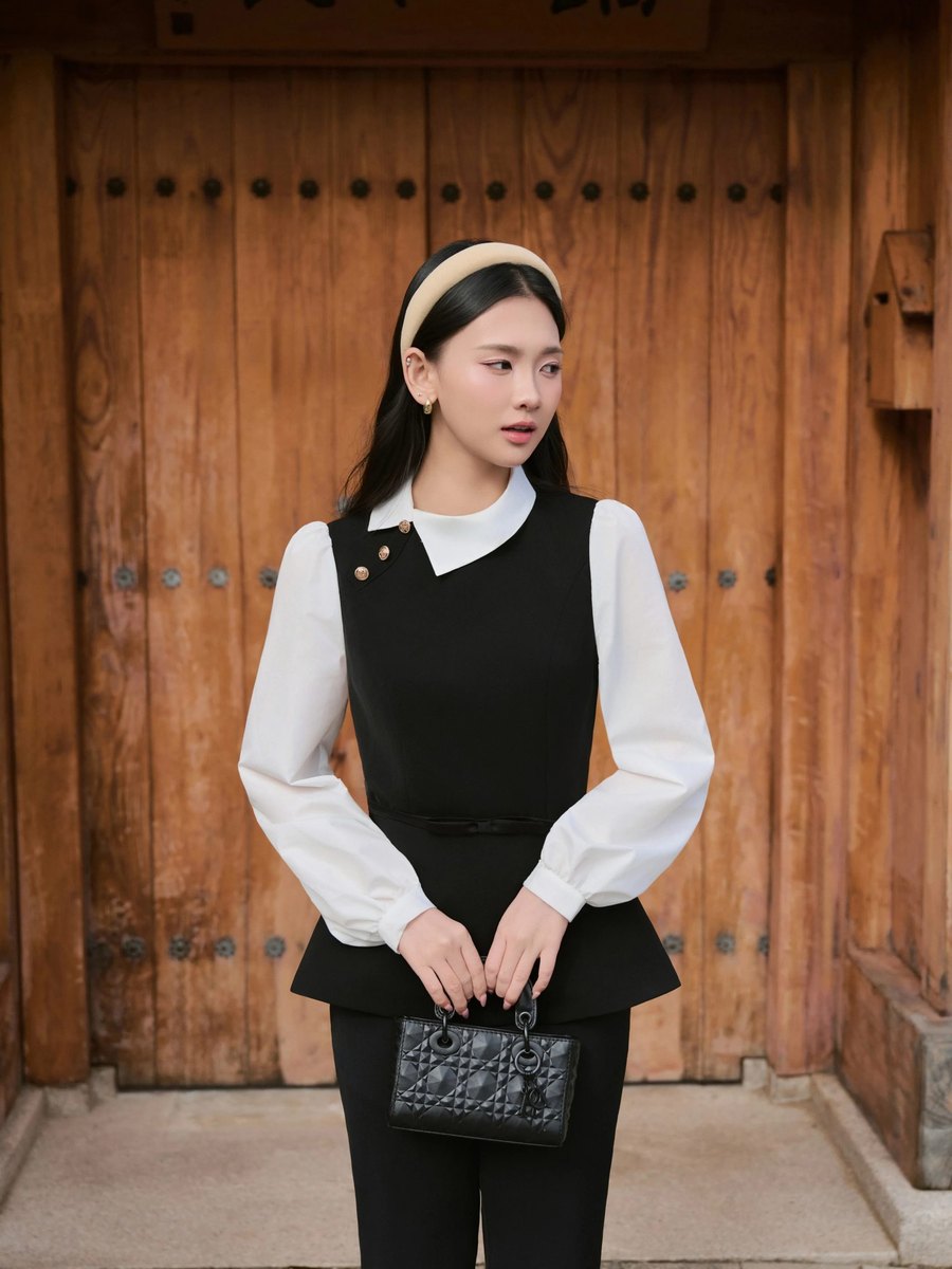 Áo gile đen phối cổ sen