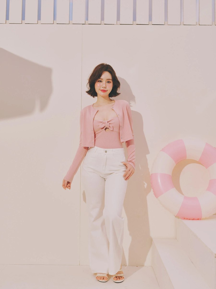 Quần jeans trắng ống loe