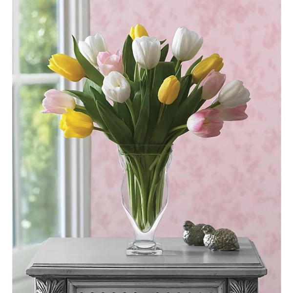 Bình hoa tulip mùa xuân