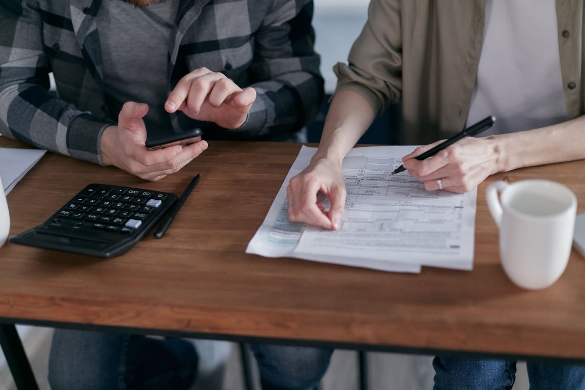 Quyết toán thuế TNCN: tự làm hay ủy quyền cho doanh nghiệp?