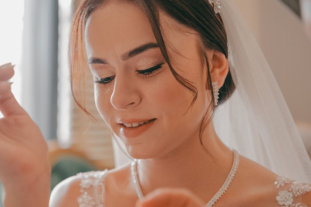 Váy cưới & trang điểm — ảnh 4