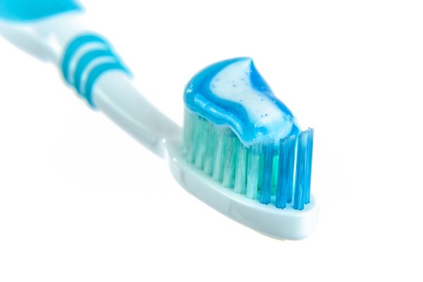 Chải răng đúng cách: 5 lỗi phổ biến khiến nướu bị tụt