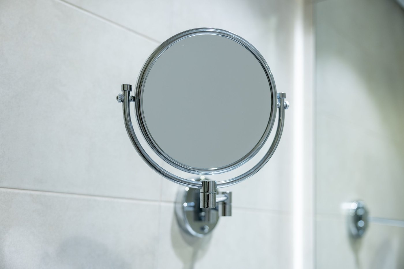 Cách làm sạch gương nhà tắm bị mờ hiệu quả