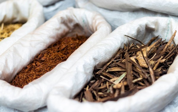 Vì sao đau thắt lưng hay tái phát khi trời trở lạnh?