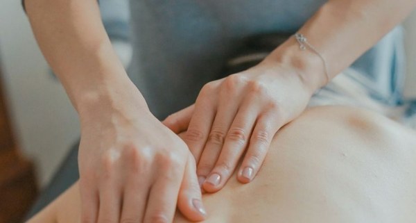 Xoa bóp bấm huyệt