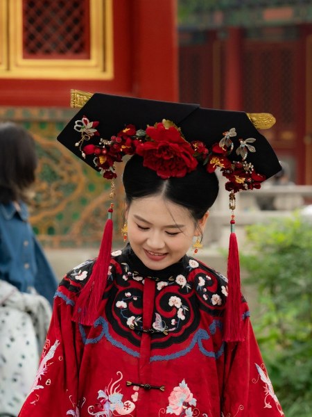 Cách cách Mãn Thanh áo gấm