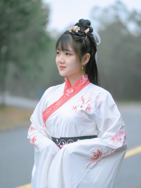 Hán phục Tống chế trắng hồng