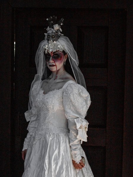 Cặp đôi cô dâu chú rể Halloween