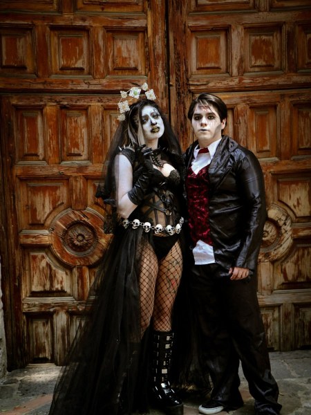 Cặp đôi ma cà rồng và bá tước Dracula