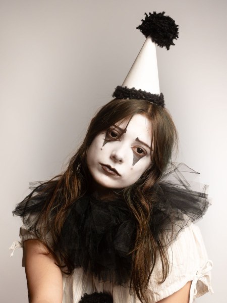 Rạp xiếc quái dị – Hề Pierrot