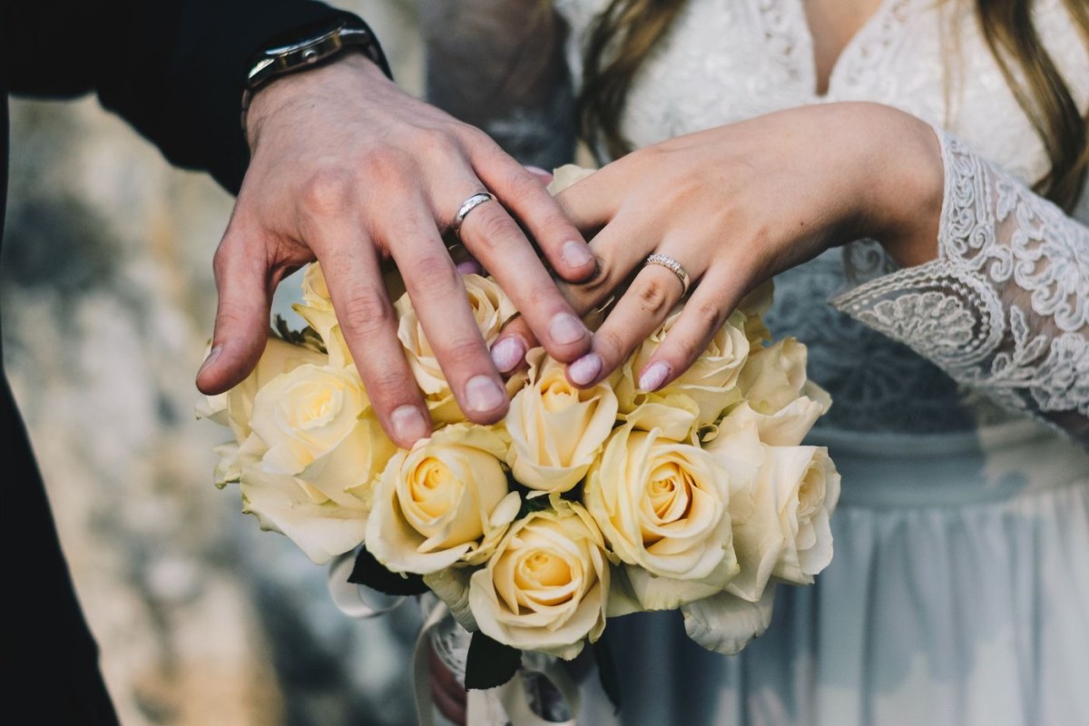 Chọn nhẫn cưới: 5 điều cặp đôi nên bàn trước khi đến cửa hàng