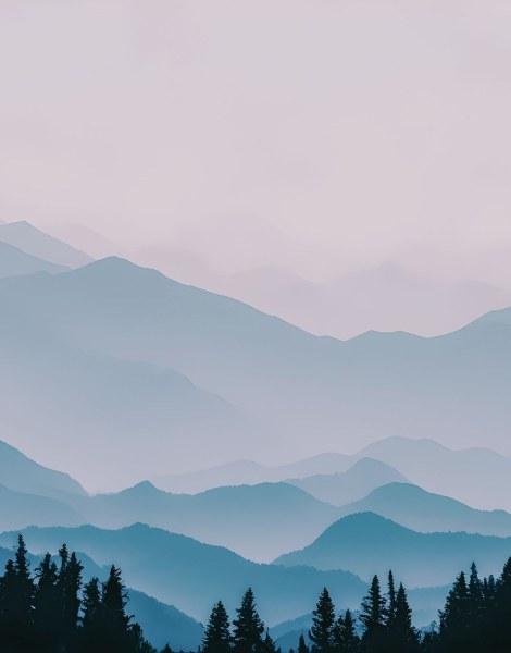 Dãy núi mờ sương