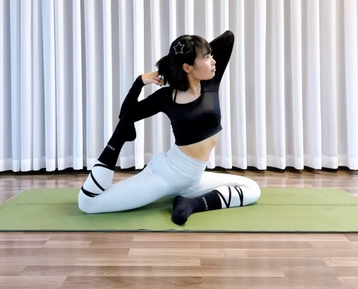 Tư thế Chim Bồ Câu (Pigeon Pose)
